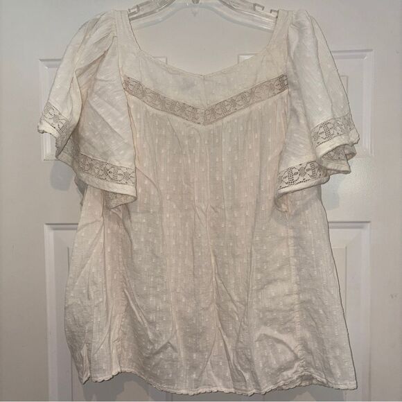 Old Navy Oversized Clip-Dot Crochet-Lace
Button-Front Blouse - Picture 4 of 7